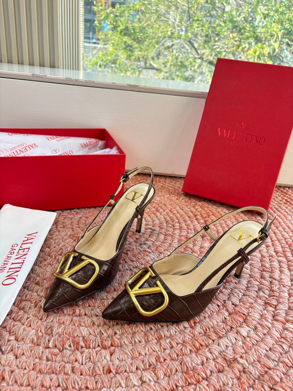 VLogo Signature Slingback 80mm Brown Embossed Sheepskin 702210