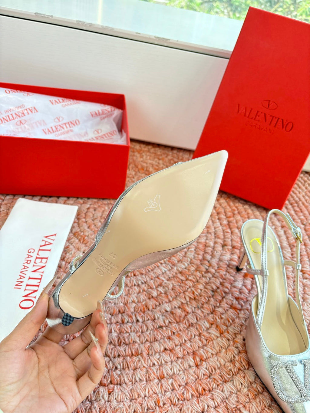 VLogo Signature Slingback 80mm Sliver Sheepskin 702213