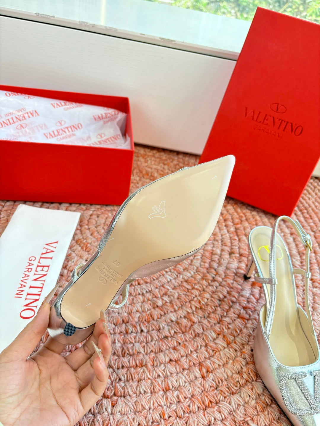 VLogo Signature Slingback 80mm Sliver Sheepskin 702213