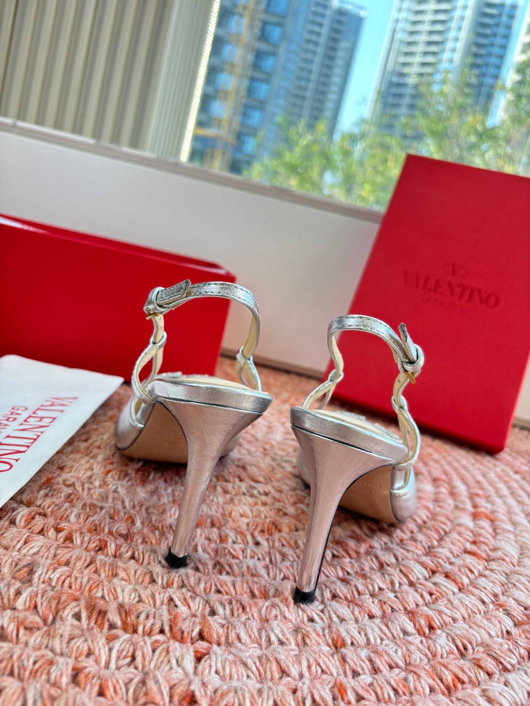 VLogo Signature Slingback 80mm Sliver Sheepskin 702213