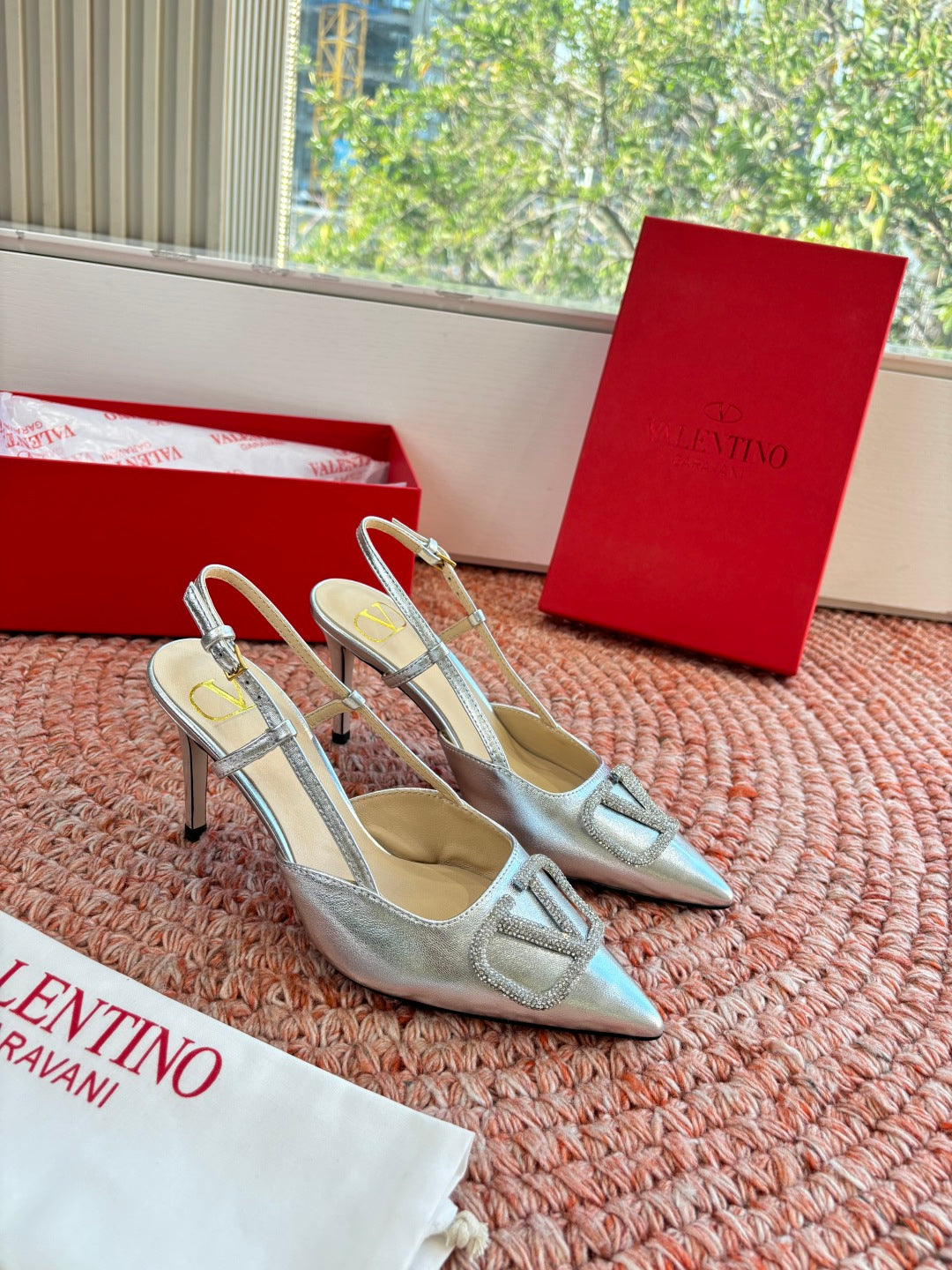 VLogo Signature Slingback 80mm Sliver Sheepskin 702213