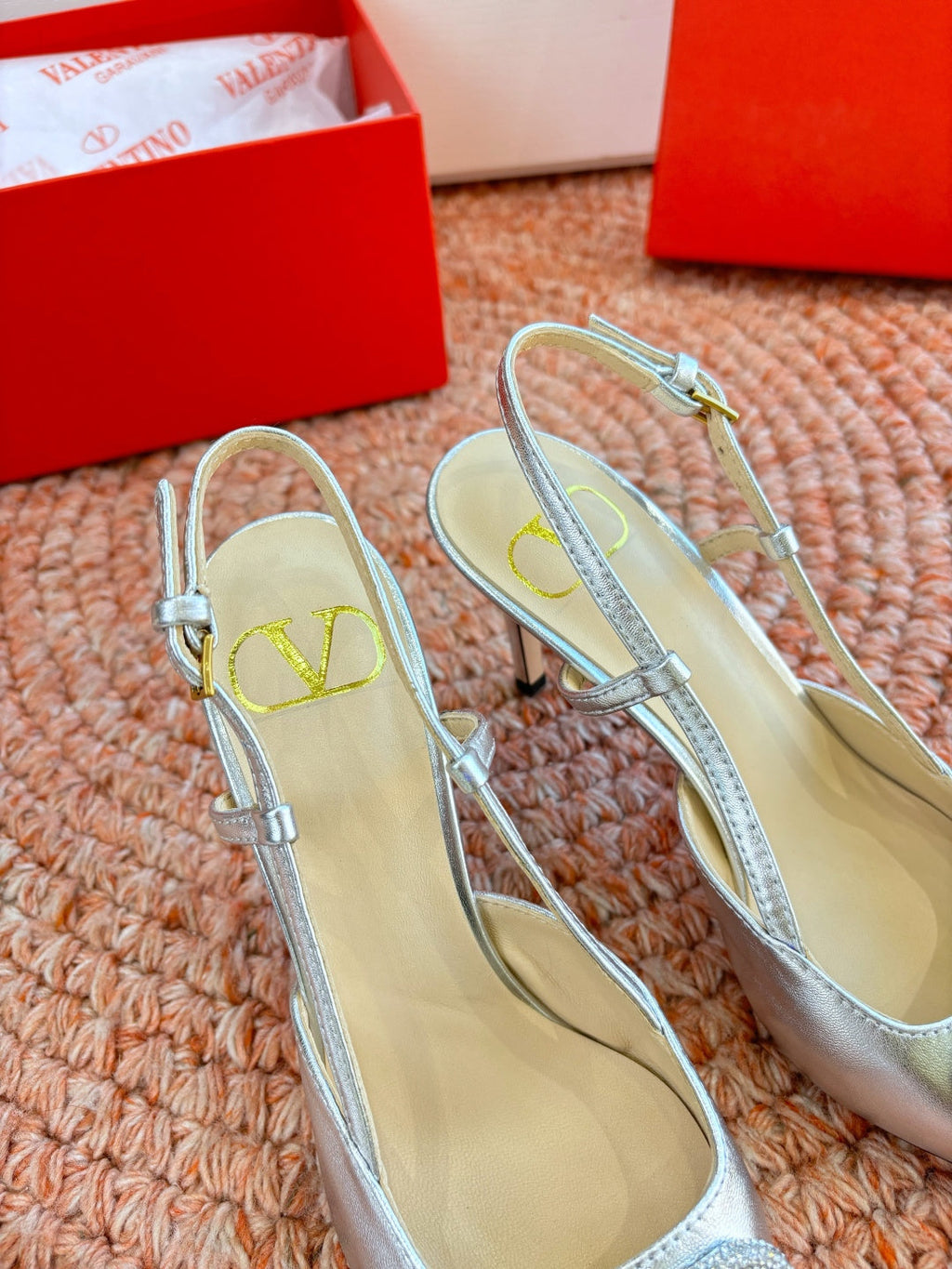 VLogo Signature Slingback 80mm Sliver Sheepskin 702213
