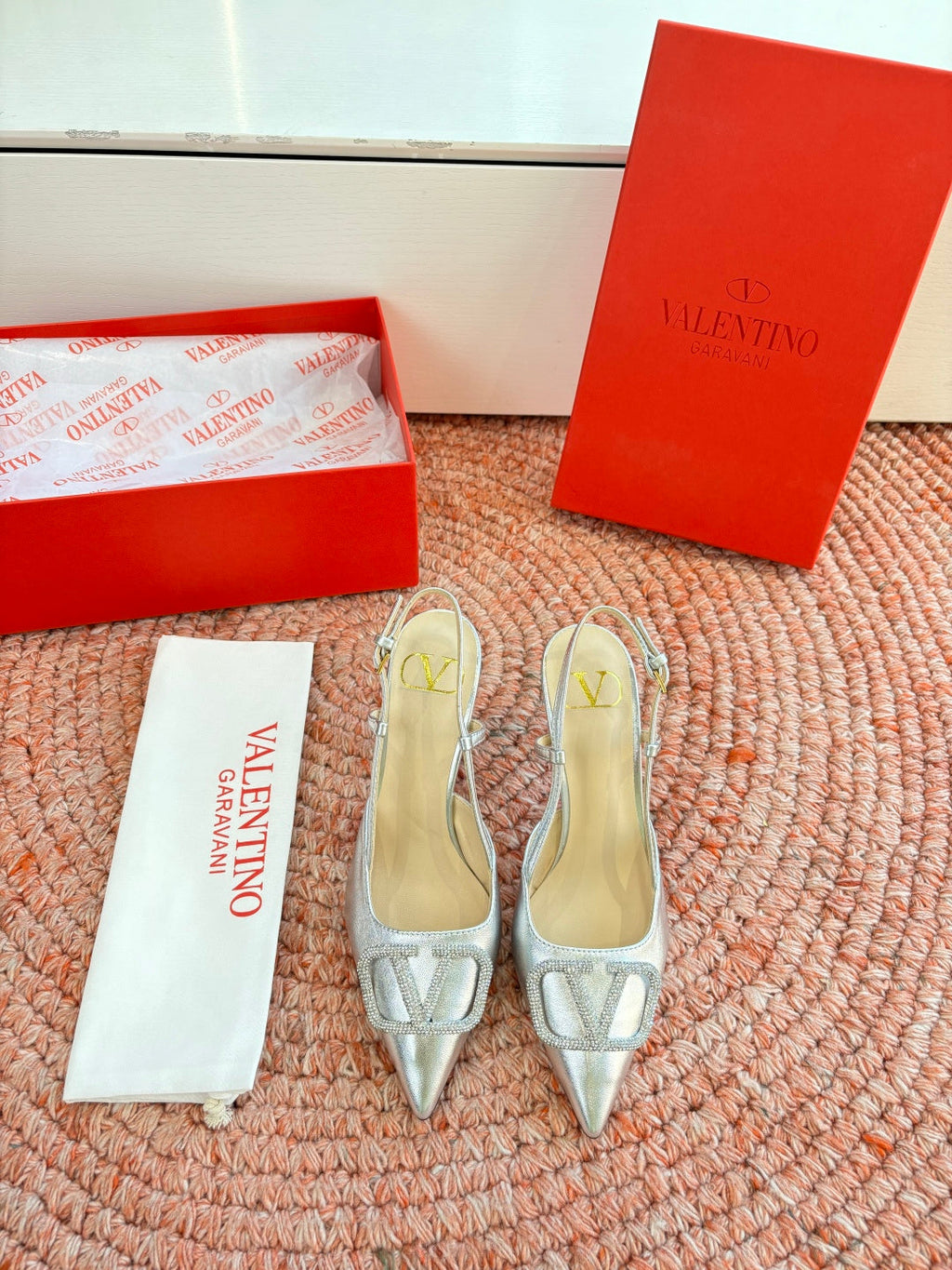 VLogo Signature Slingback 80mm Sliver Sheepskin 702213