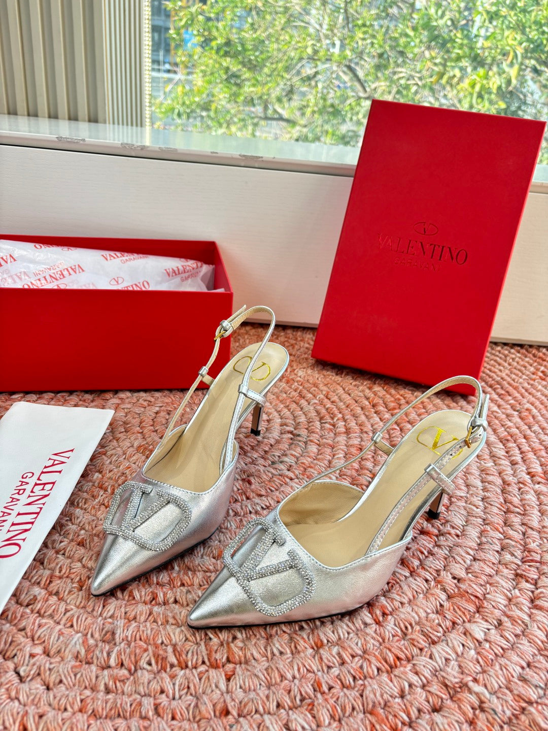 VLogo Signature Slingback 80mm Sliver Sheepskin 702213