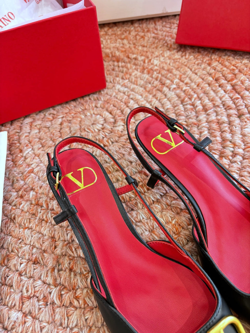 VLogo Signature Slingback 40mm Black Sheepskin 702217