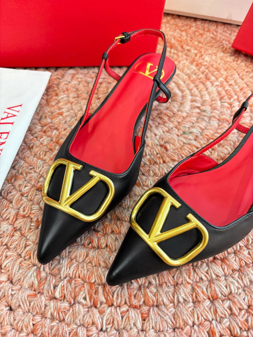 VLogo Signature Slingback 40mm Black Sheepskin 702217