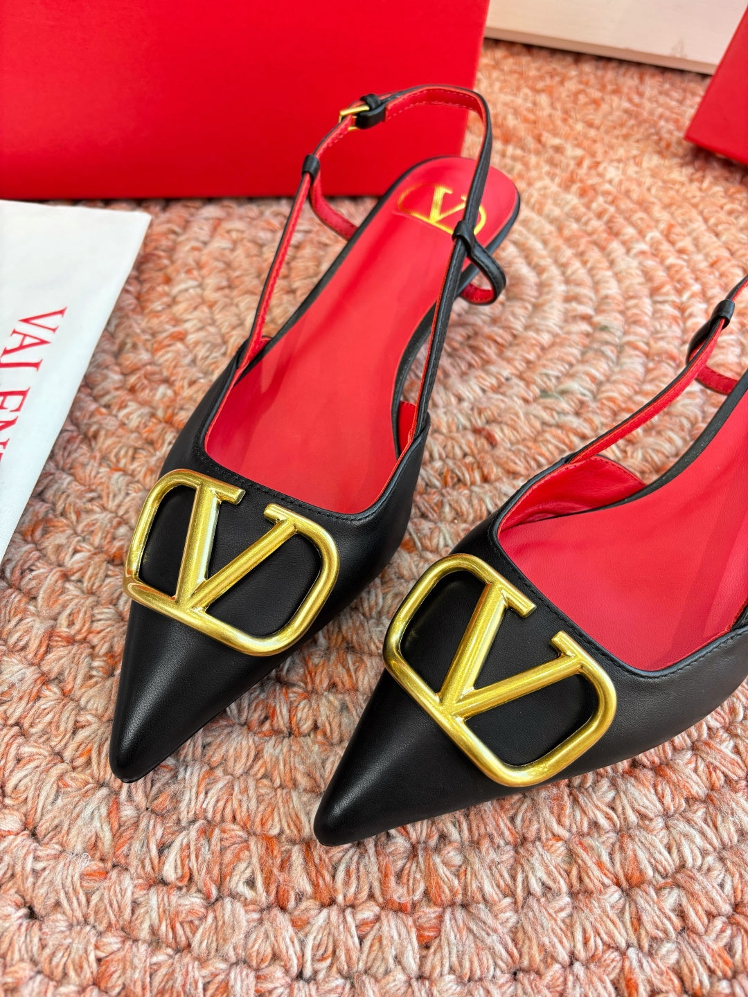 VLogo Signature Slingback 40mm Black Sheepskin 702217