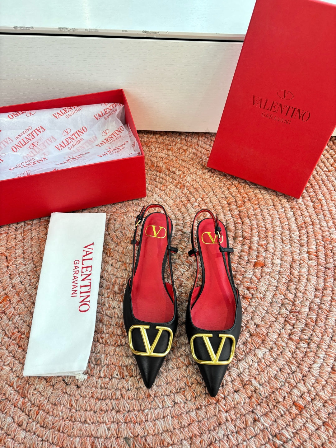 VLogo Signature Slingback 40mm Black Sheepskin 702217