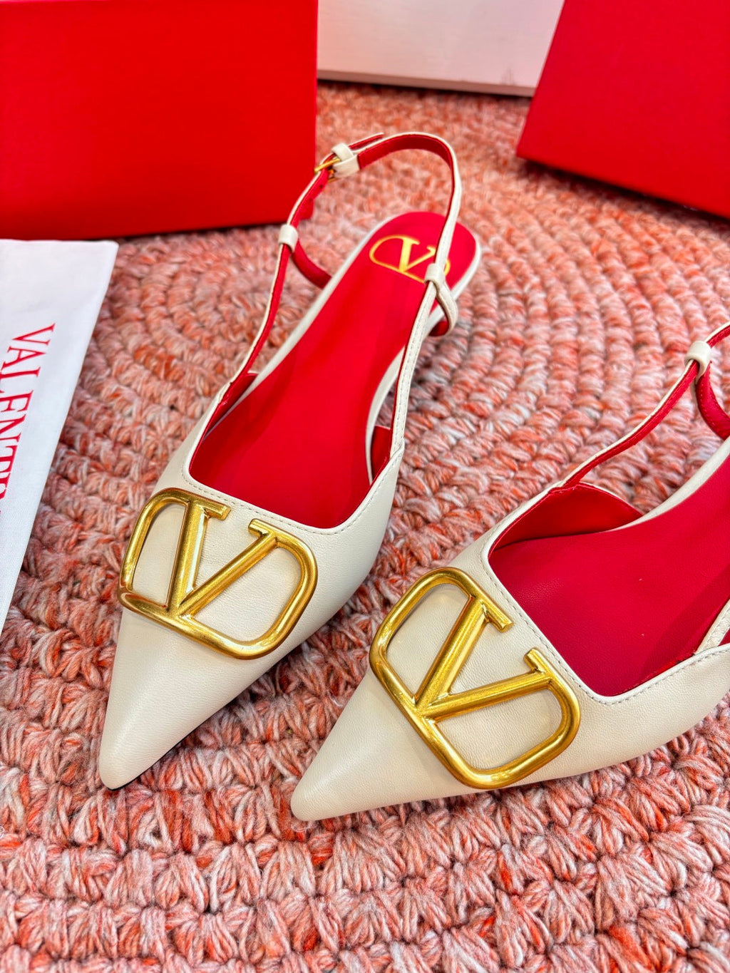 VLogo Signature Slingback 40mm Cream Sheepskin 702218