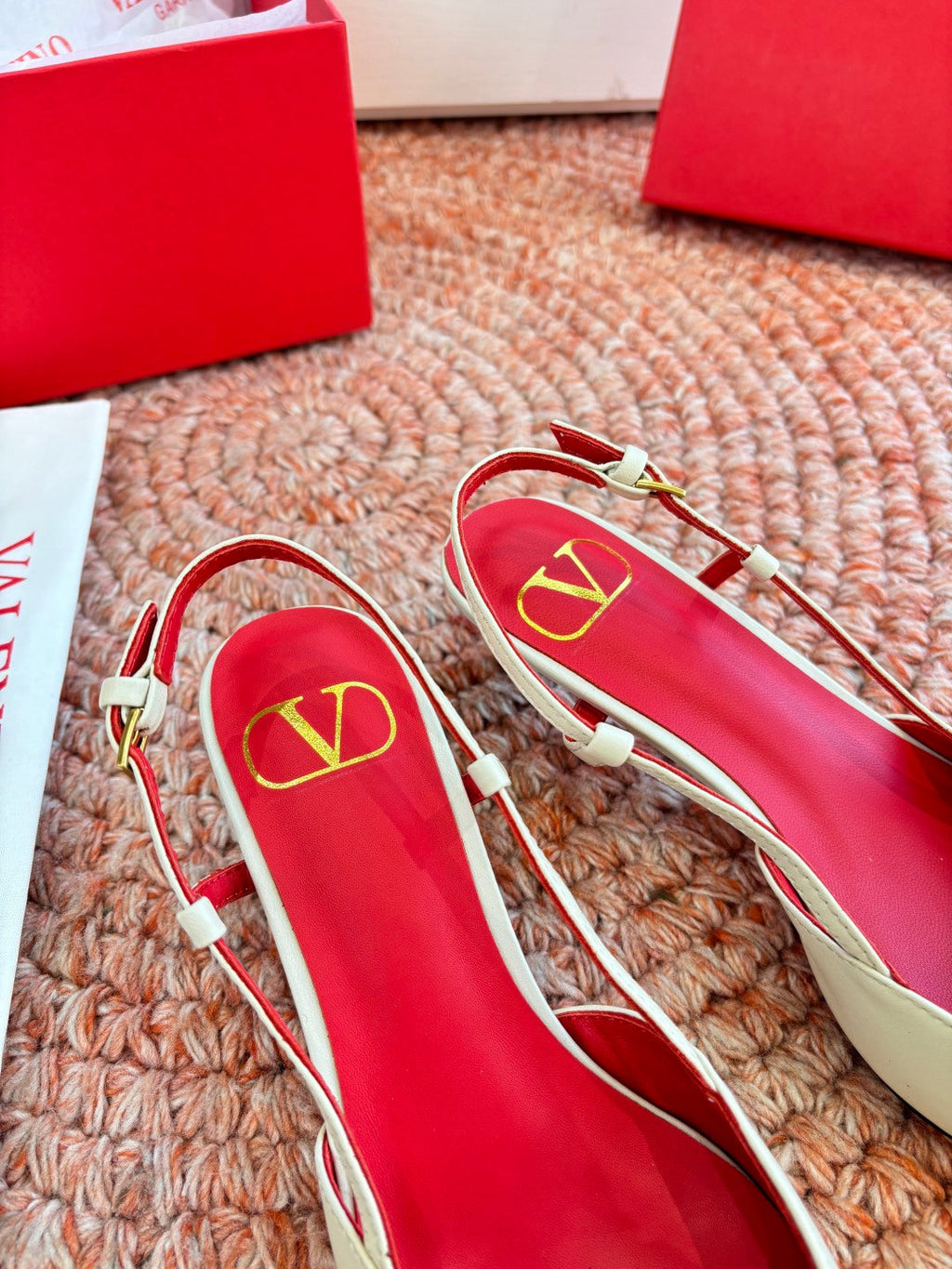 VLogo Signature Slingback 40mm Cream Sheepskin 702218