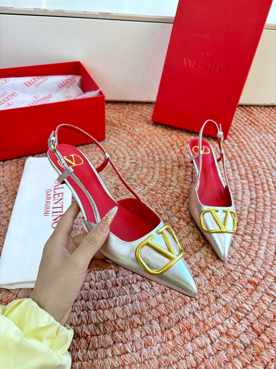 VLogo Signature Slingback 40mm Sliver Sheepskin 702219