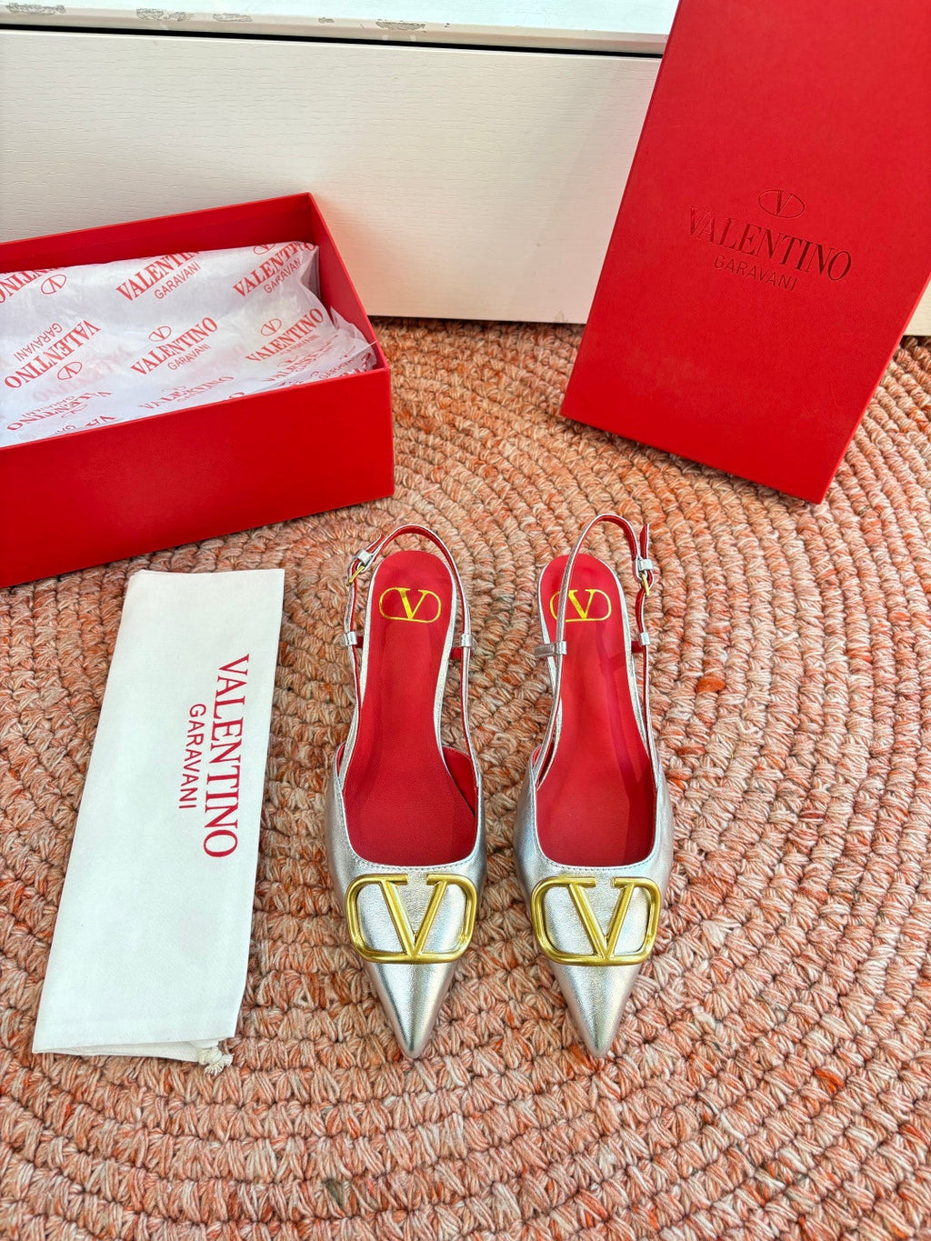 VLogo Signature Slingback 40mm Sliver Sheepskin 702219