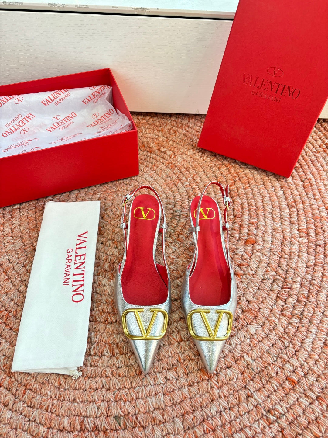 VLogo Signature Slingback 40mm Sliver Sheepskin 702219