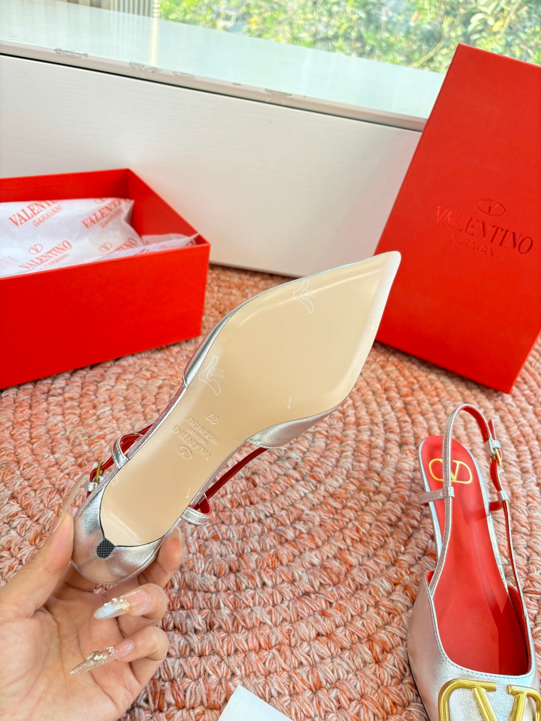 VLogo Signature Slingback 40mm Sliver Sheepskin 702219
