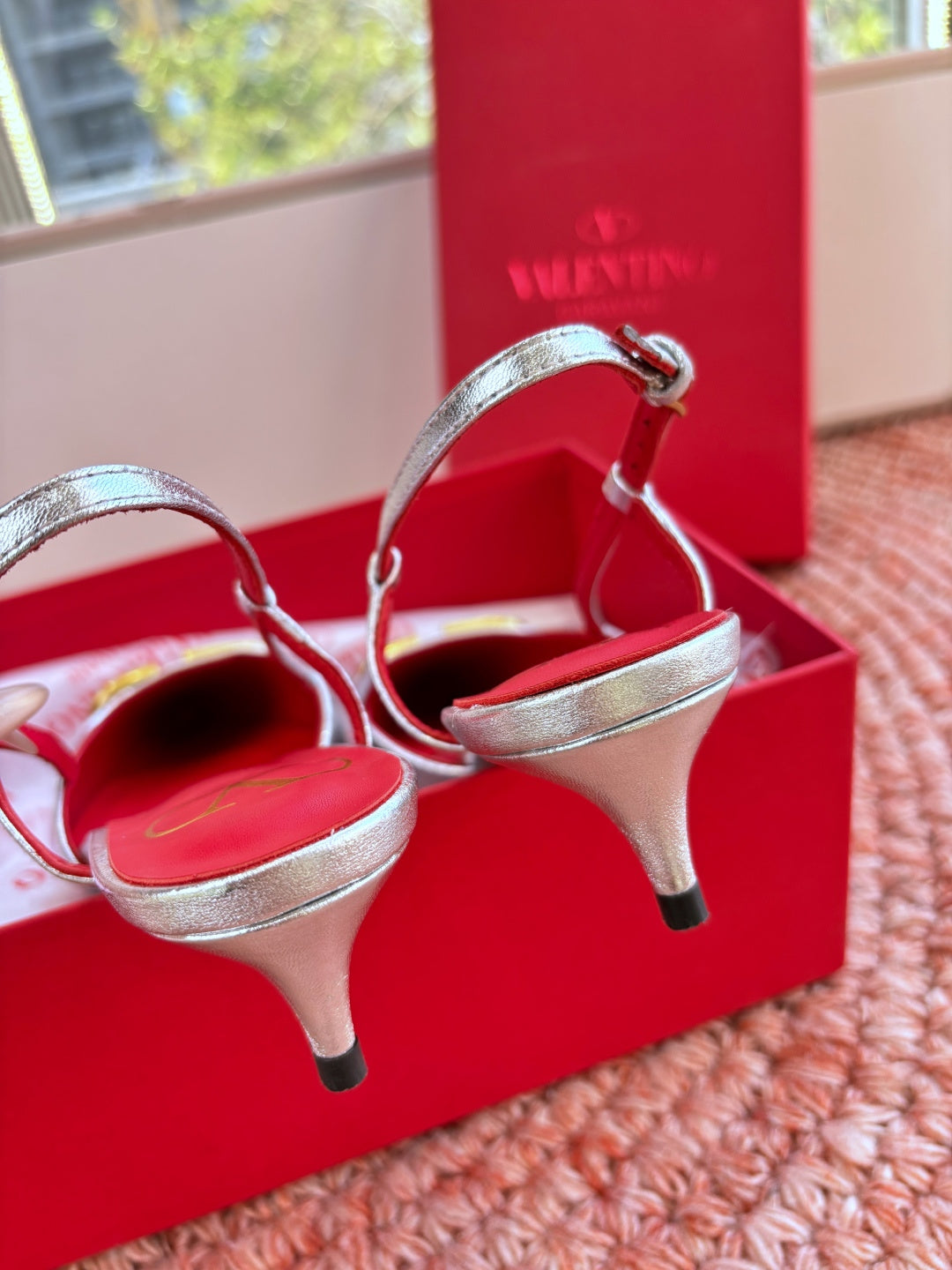 VLogo Signature Slingback 40mm Sliver Sheepskin 702219