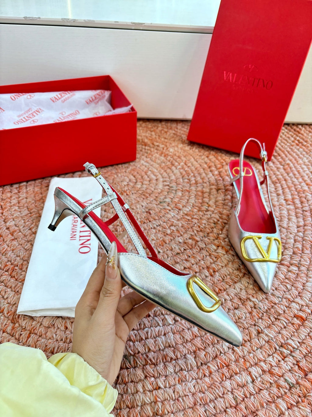VLogo Signature Slingback 40mm Sliver Sheepskin 702219