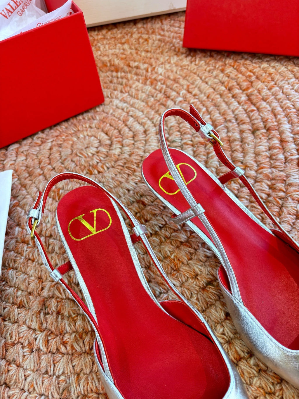 VLogo Signature Slingback 40mm Sliver Sheepskin 702219