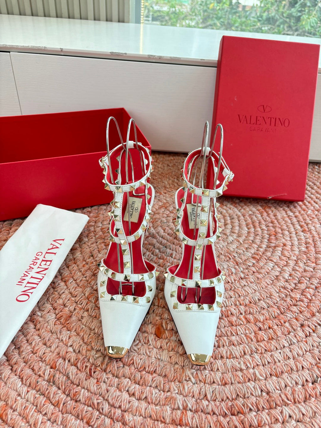 Valentino Rockstud Kidskin Pump 100mm White Sheepskin 702223