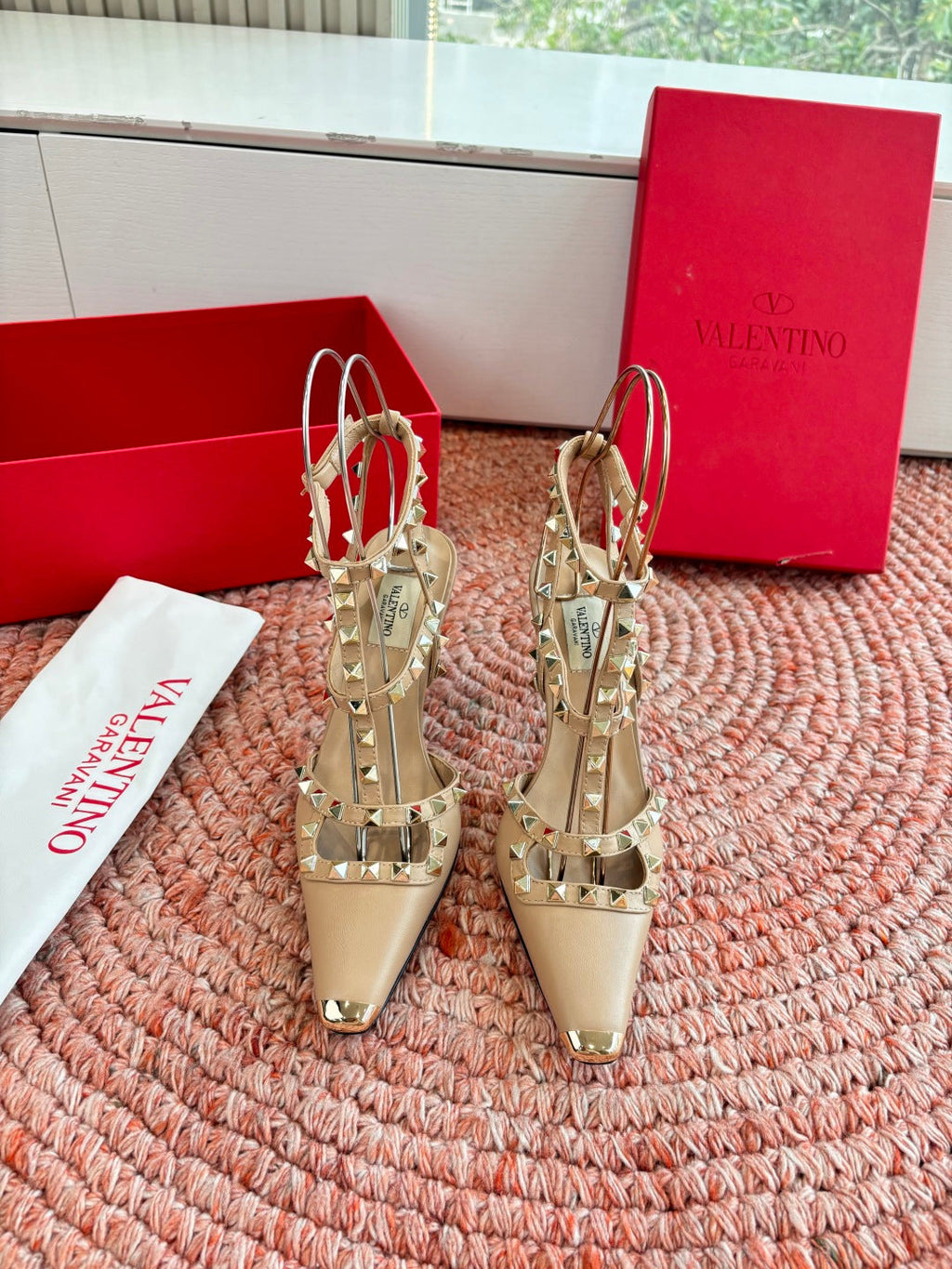 Valentino Rockstud Kidskin Pump 100mm Beige Sheepskin 702224