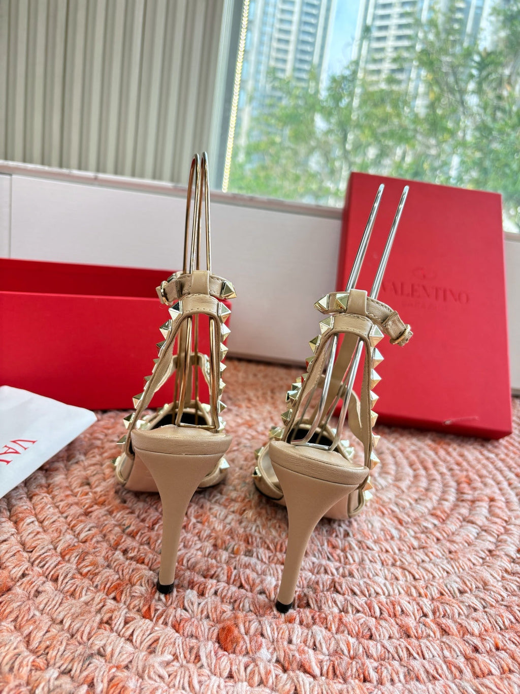 Valentino Rockstud Kidskin Pump 100mm Beige Sheepskin 702224