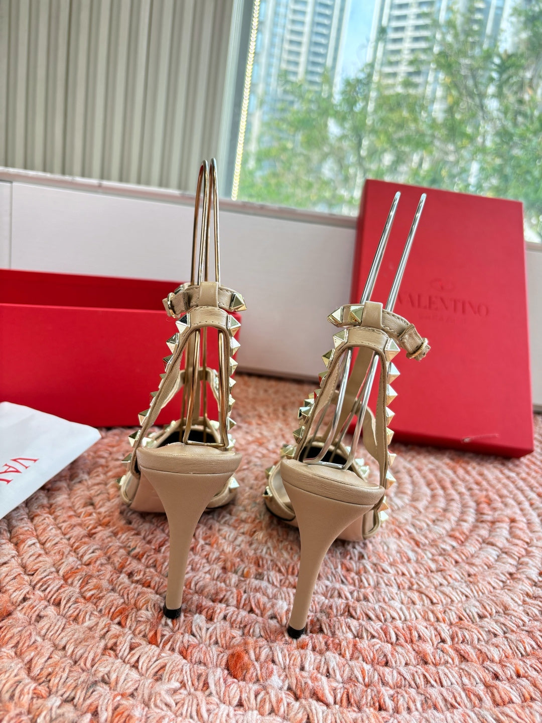 Valentino Rockstud Kidskin Pump 100mm Beige Sheepskin 702224