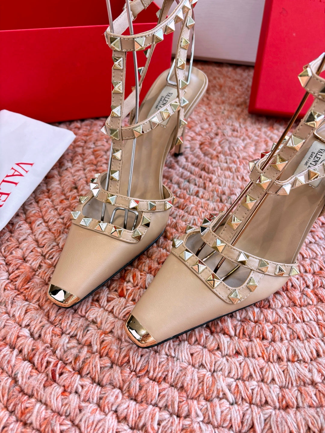 Valentino Rockstud Kidskin Pump 100mm Beige Sheepskin 702224