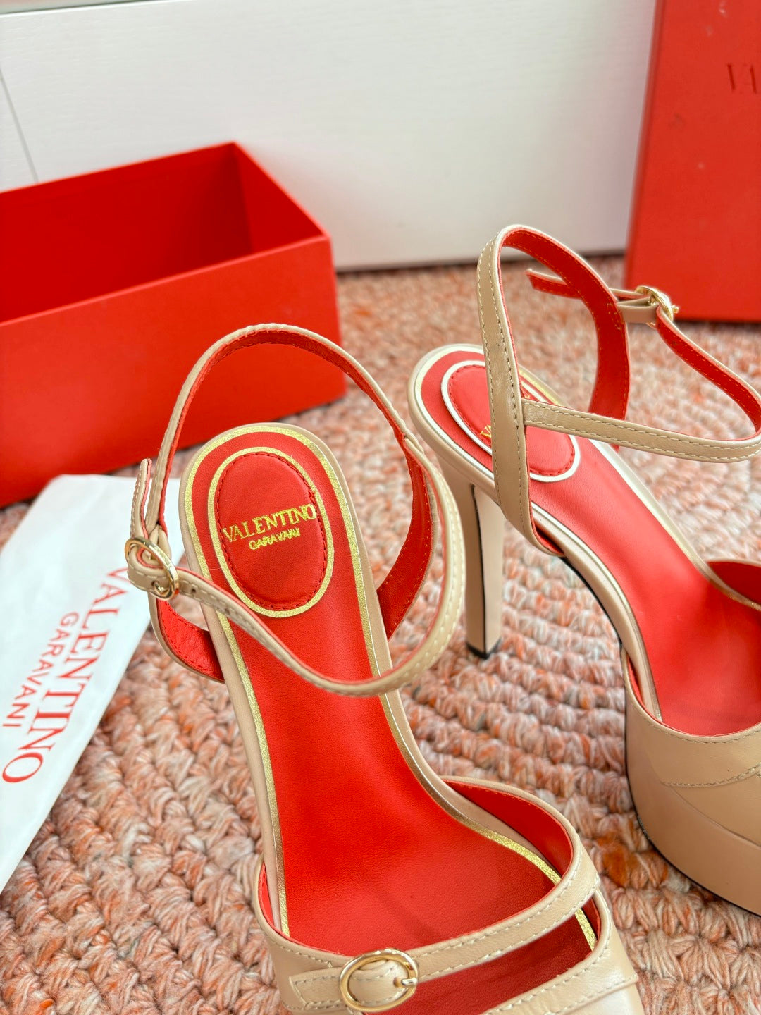 Valentino Crasher Platform Pumps 14.5cm Beige Sheepskin 702231