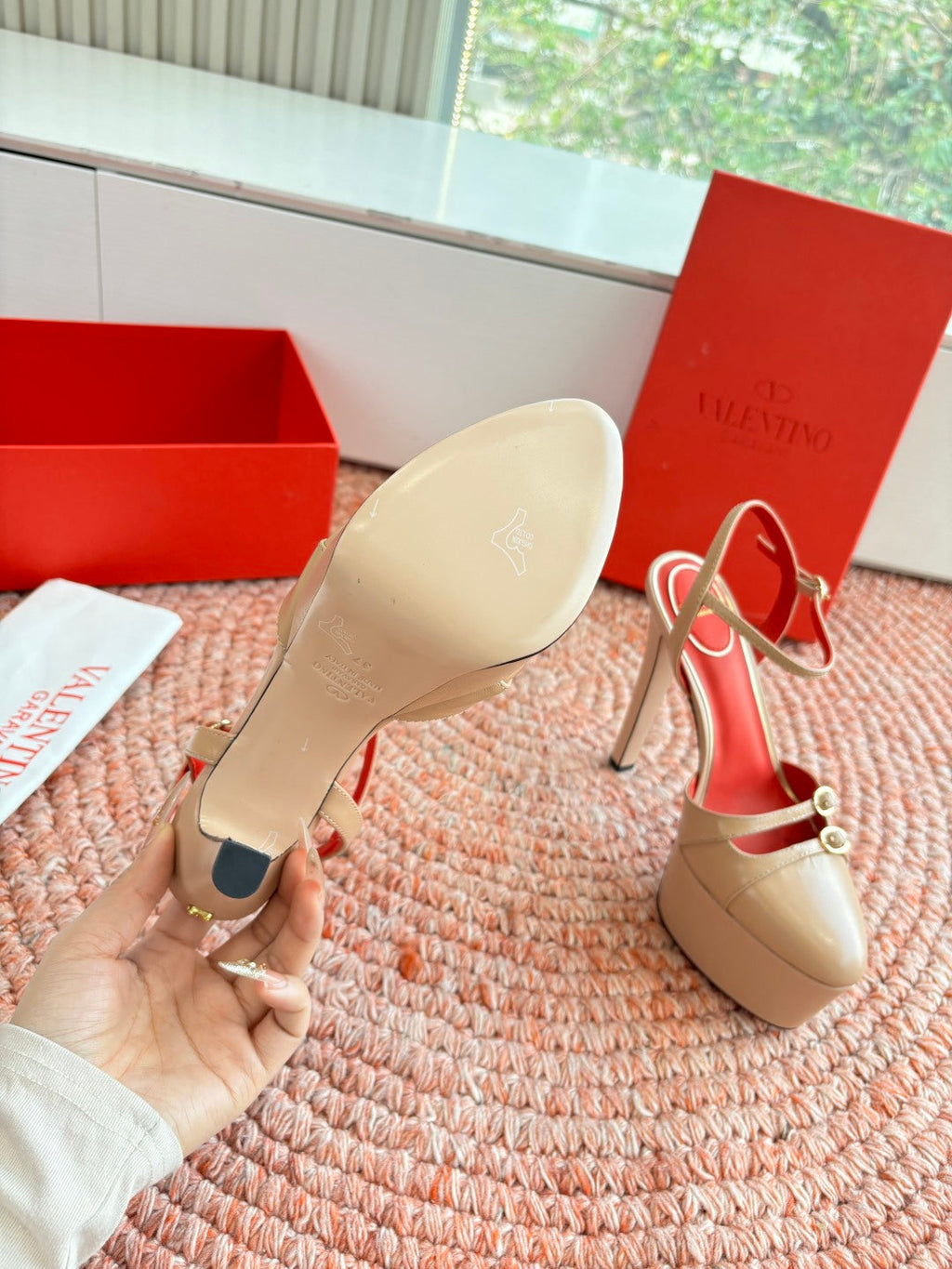 Valentino Crasher Platform Pumps 14.5cm Beige Sheepskin 702231