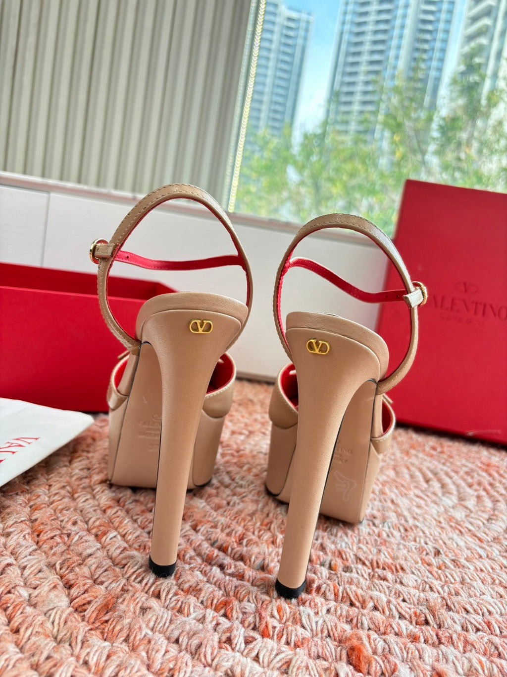 Valentino Crasher Platform Pumps 14.5cm Beige Sheepskin 702231