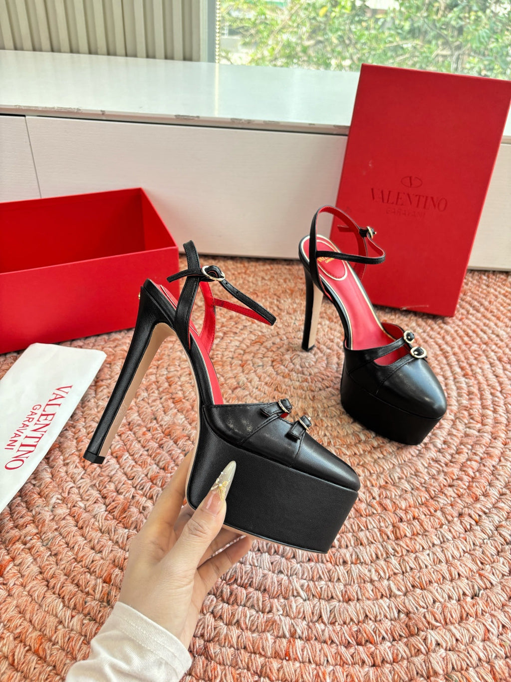 Valentino Crasher Platform Pumps 14.5cm Black Sheepskin 702230