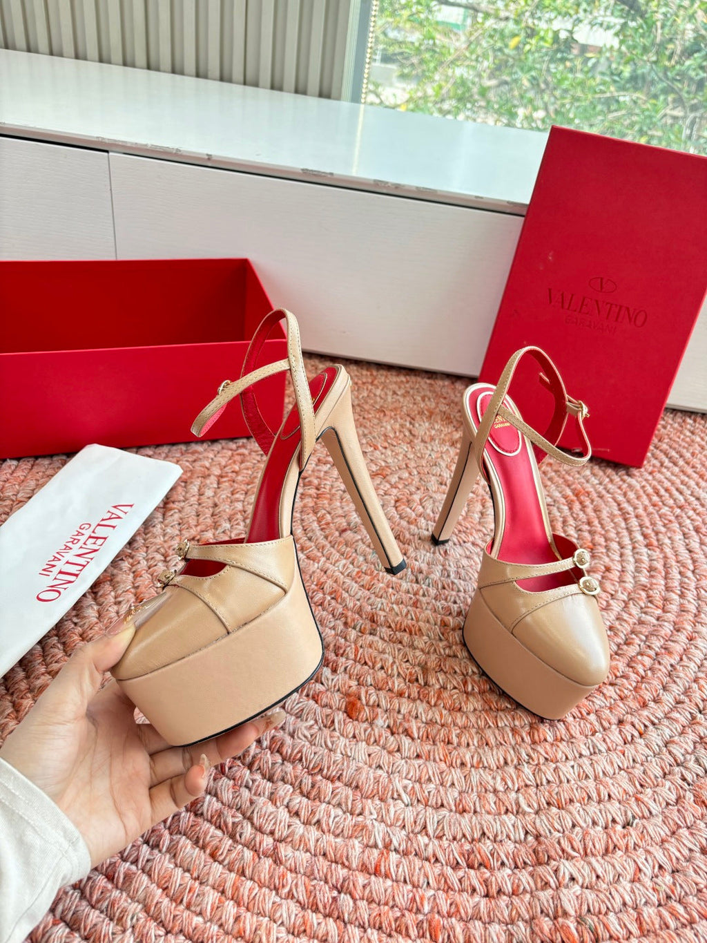 Valentino Crasher Platform Pumps 14.5cm Beige Sheepskin 702231