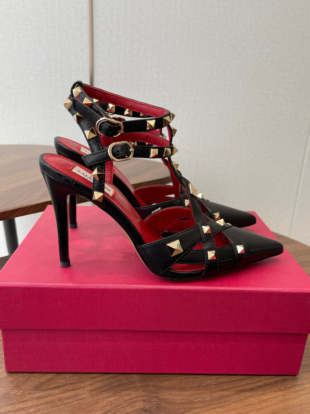 VT Studdy Pumps 95mm Black Red Leather 624357