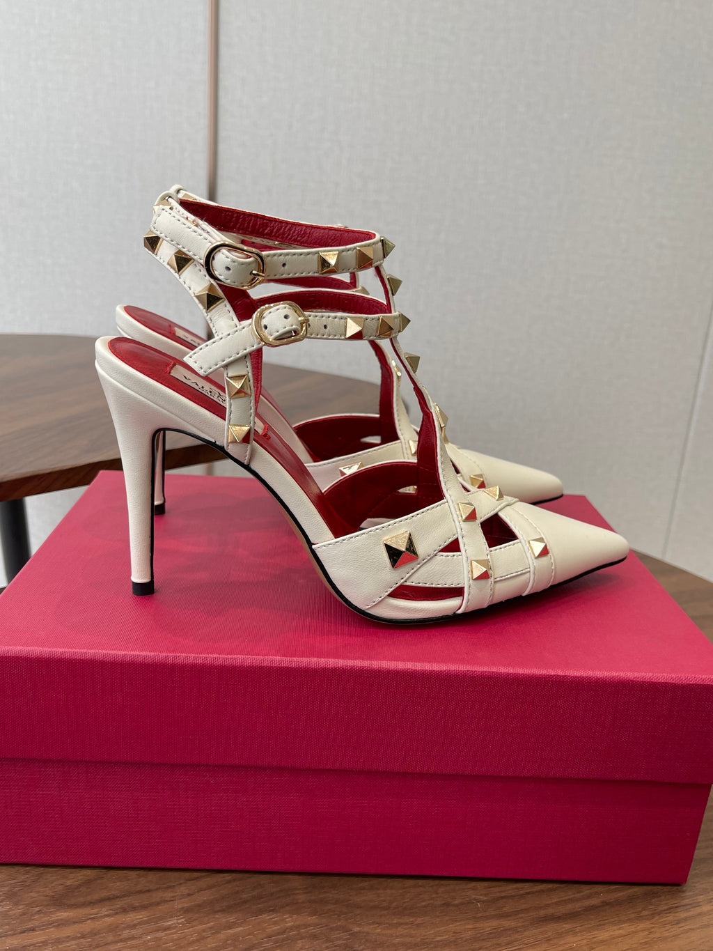 VT Studdy Pumps 95mm White Red Leather 624358