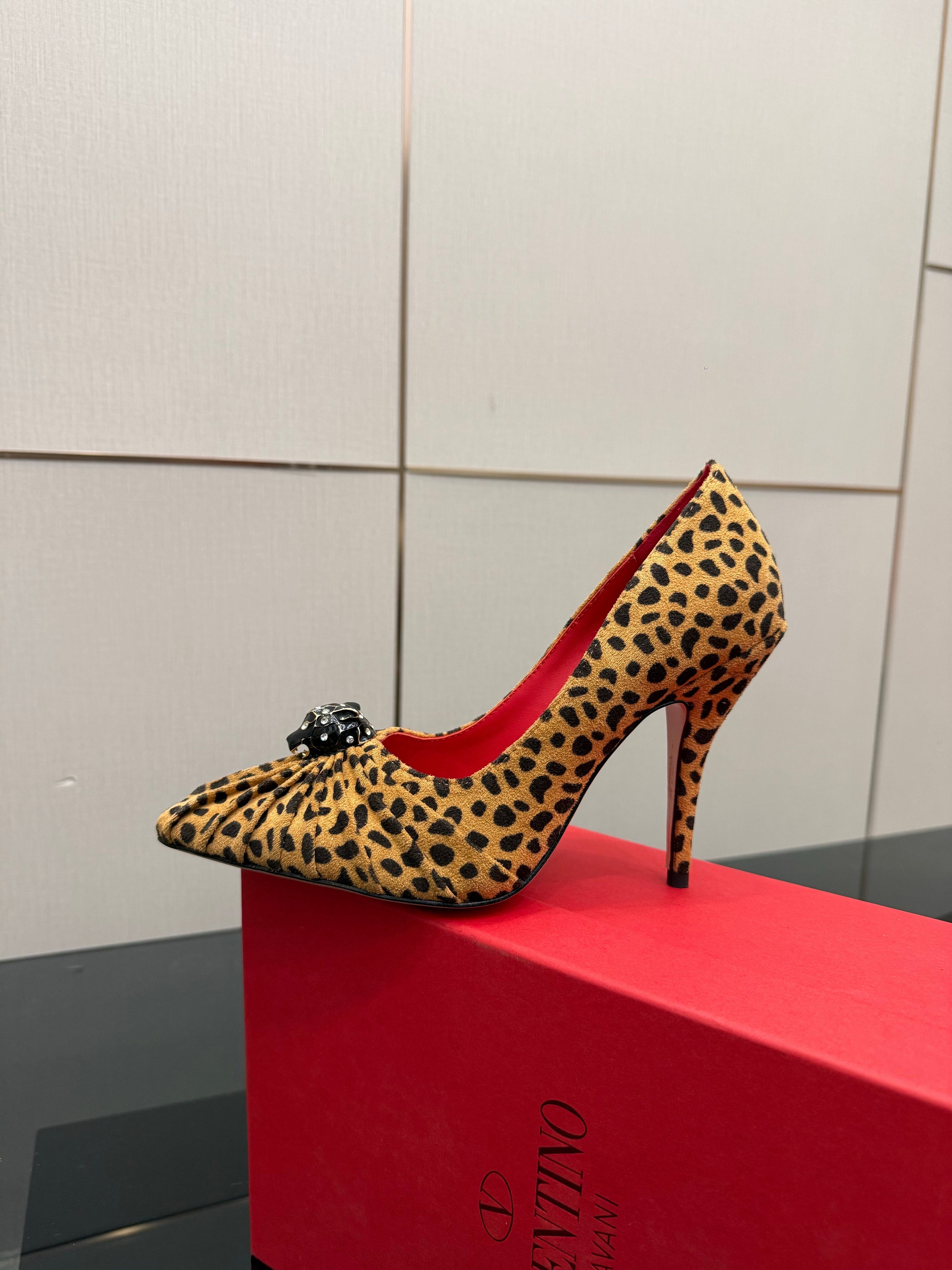 VT Panthea Pumps 105Mm Leopard Print Goatskin 630178
