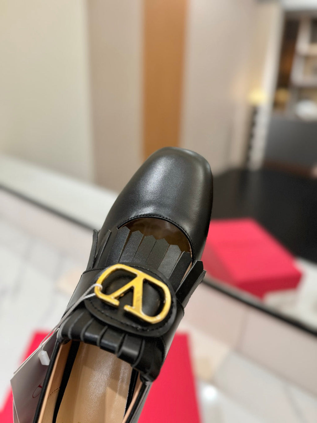 VT 2025 Signature Loafer Black Calf Leather 295075