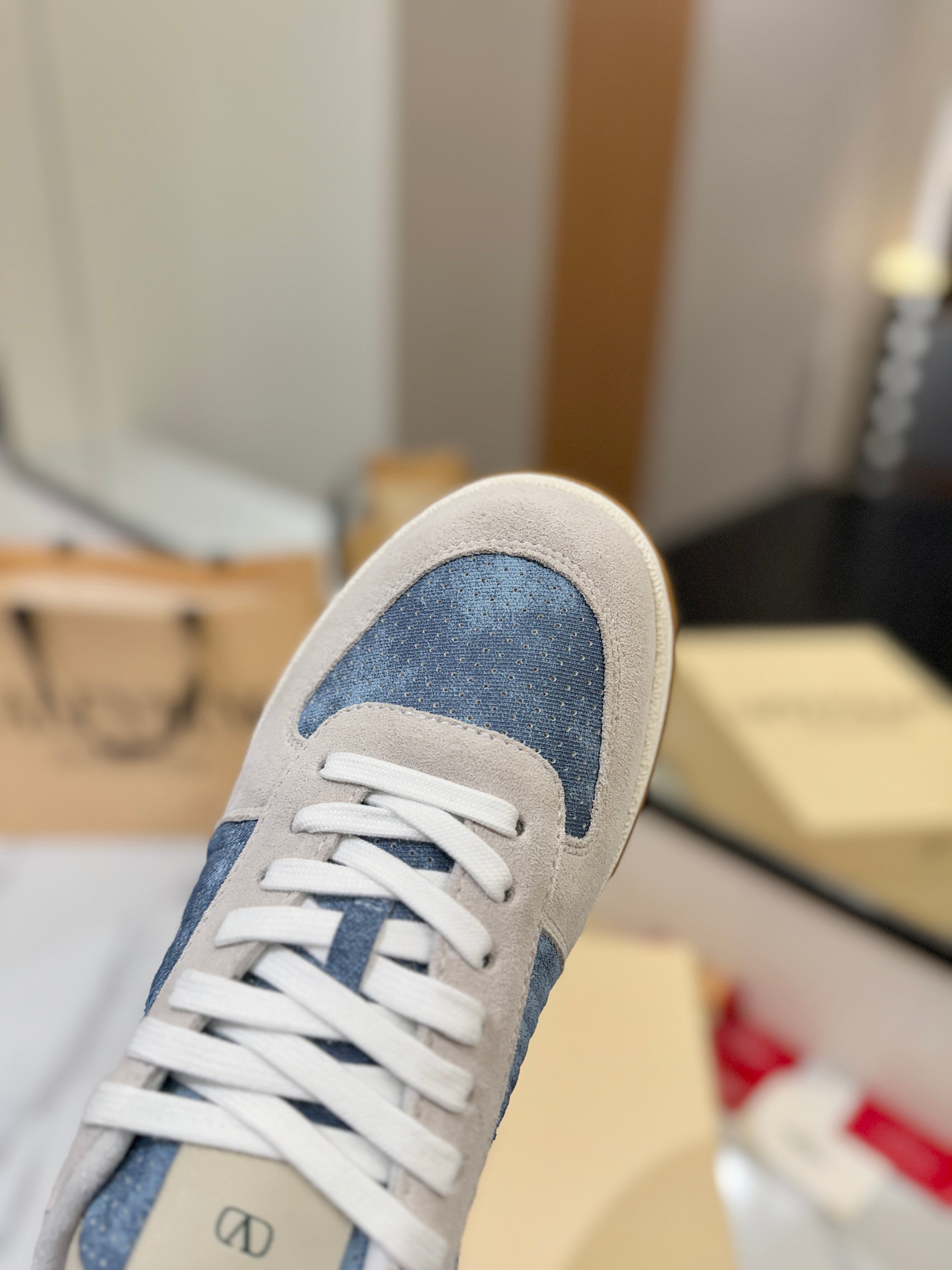 VT 25S Casual Sneakers Light Gray Blue Suede Cowhide 560752