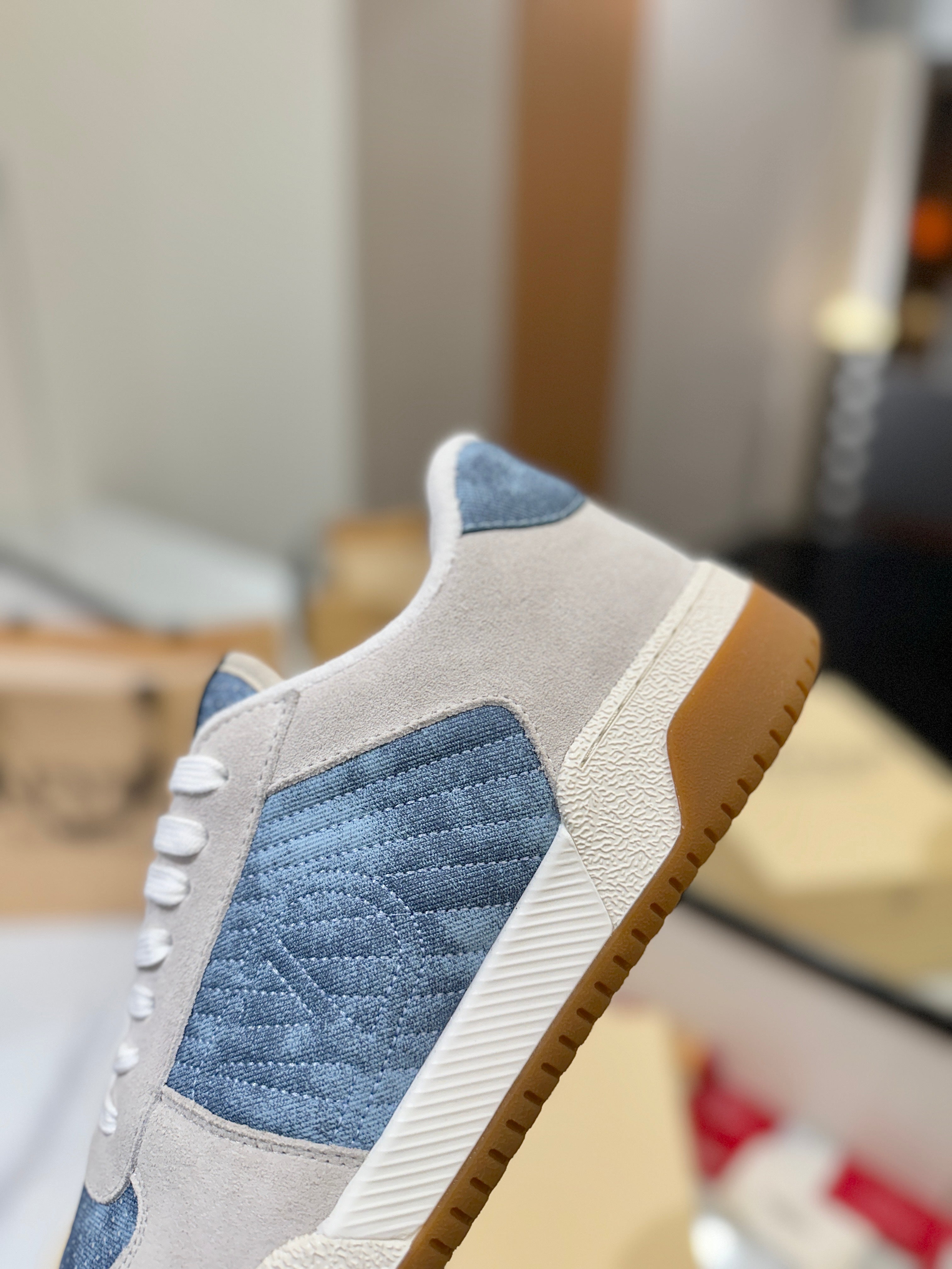 VT 25S Casual Sneakers Light Gray Blue Suede Cowhide 560752
