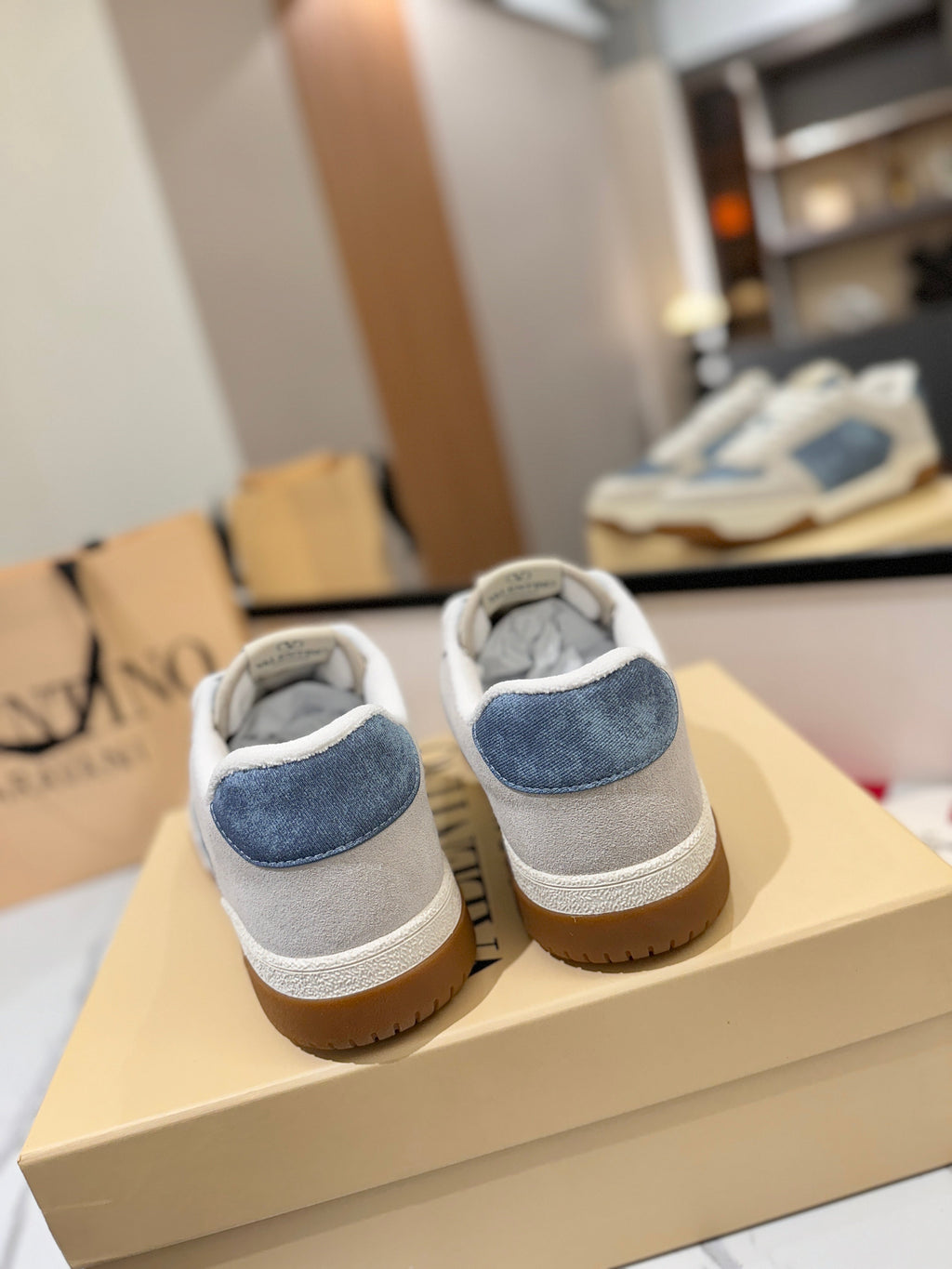 VT 25S Casual Sneakers Light Gray Blue Suede Cowhide 560752