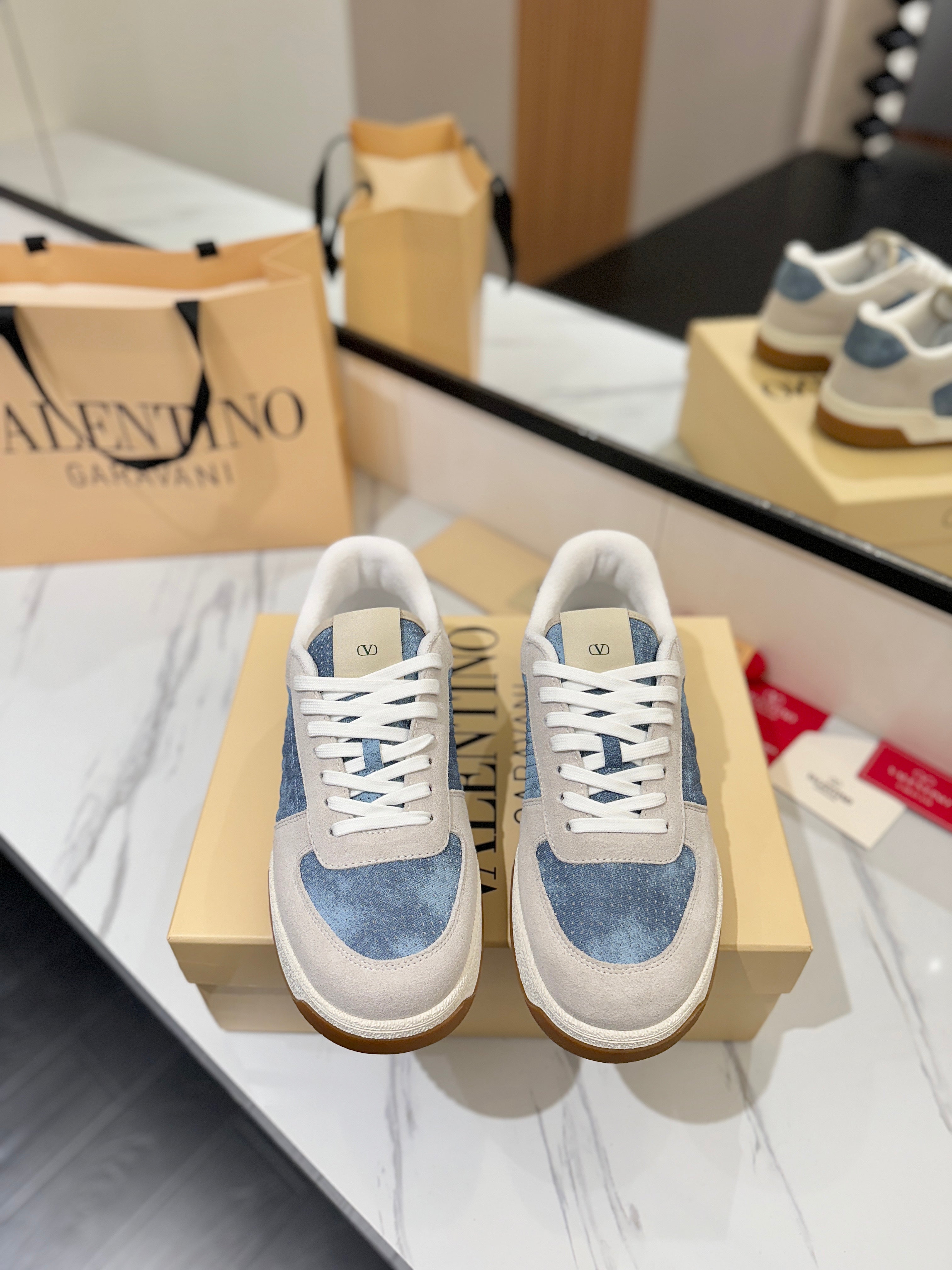 VT 25S Casual Sneakers Light Gray Blue Suede Cowhide 560752