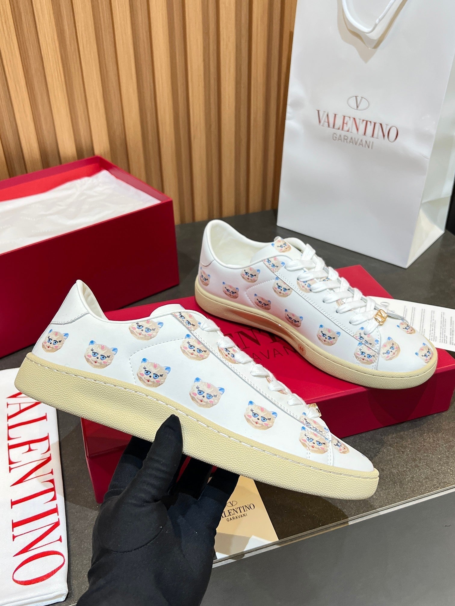 VT 25S Casual Sneakers White Beige Cowhide 563090