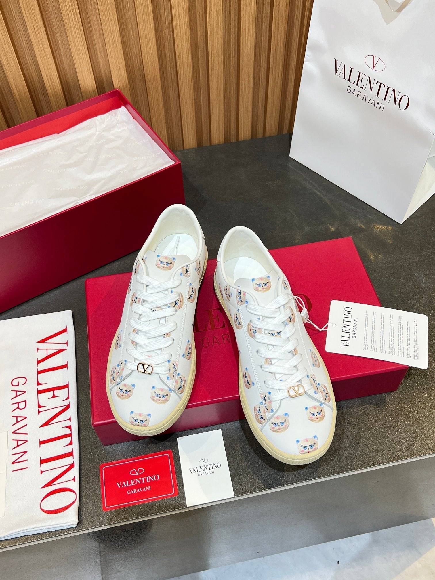 VT 25S Casual Sneakers White Beige Cowhide 563090