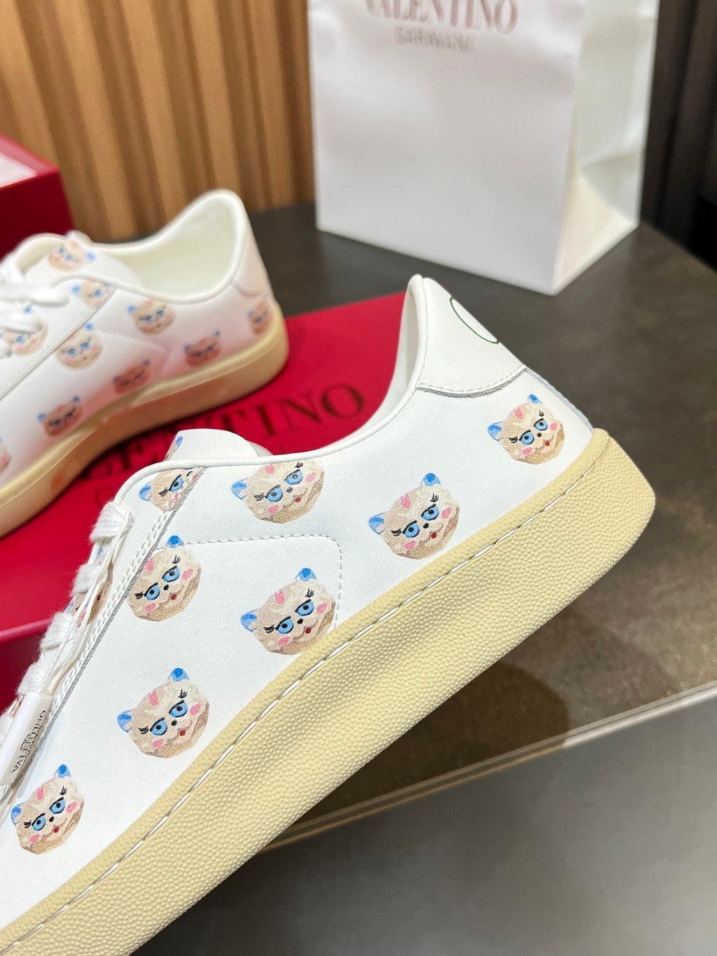 VT 25S Casual Sneakers White Beige Cowhide 563090