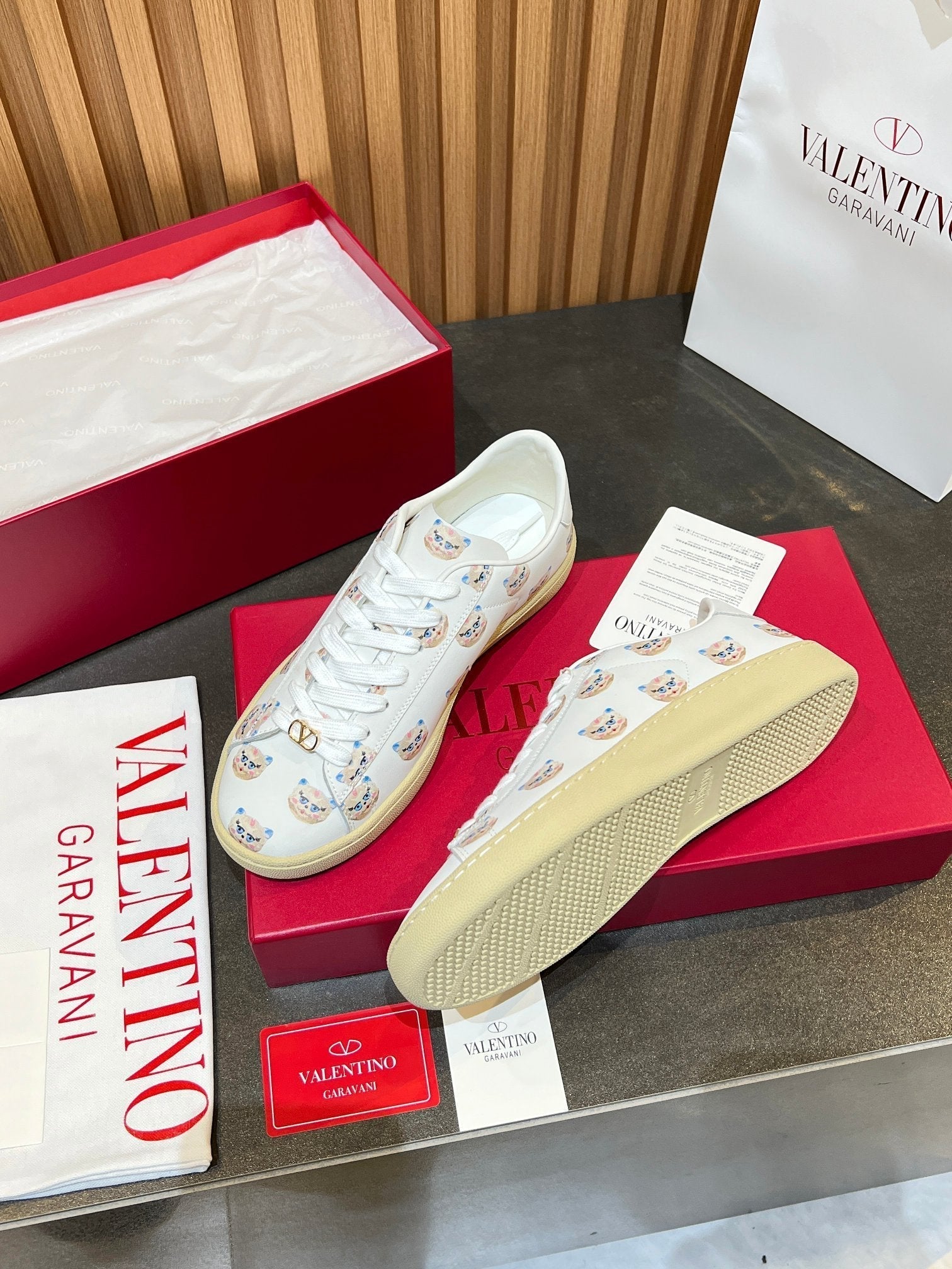 VT 25S Casual Sneakers White Beige Cowhide 563090