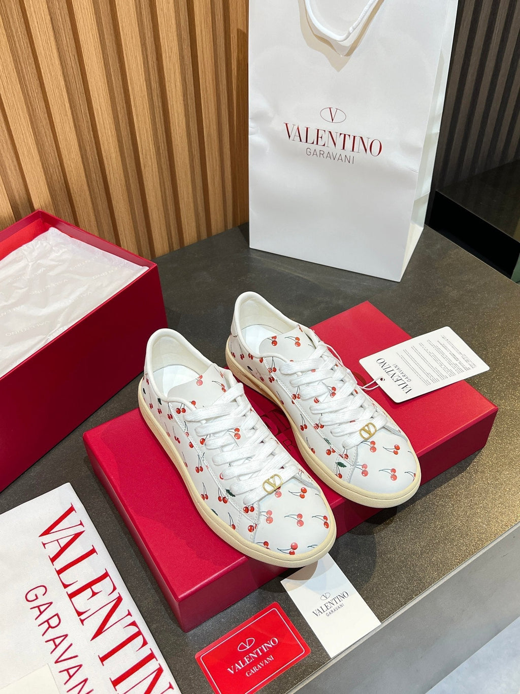VT 25S Casual Sneakers White Red Cowhide 563091
