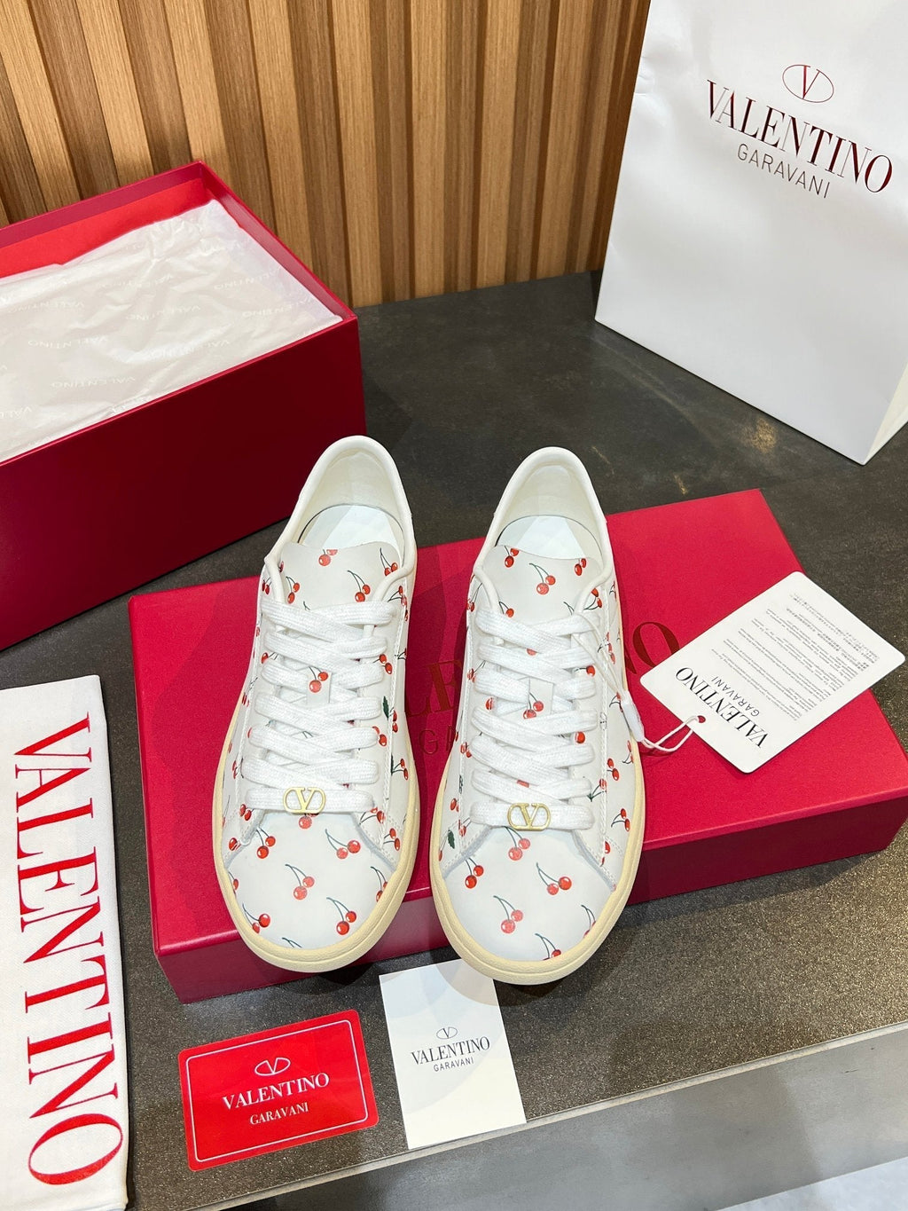 VT 25S Casual Sneakers White Red Cowhide 563091