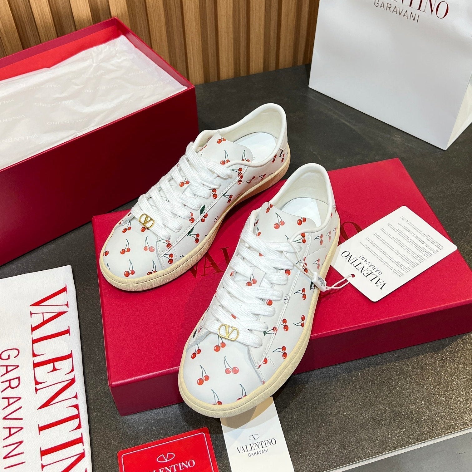 VT 25S Casual Sneakers White Red Cowhide 563091
