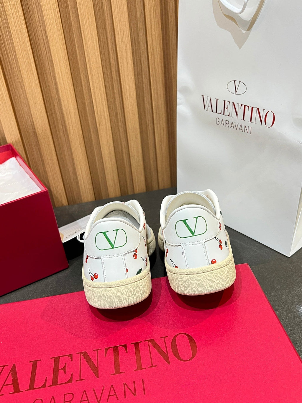 VT 25S Casual Sneakers White Red Cowhide 563091