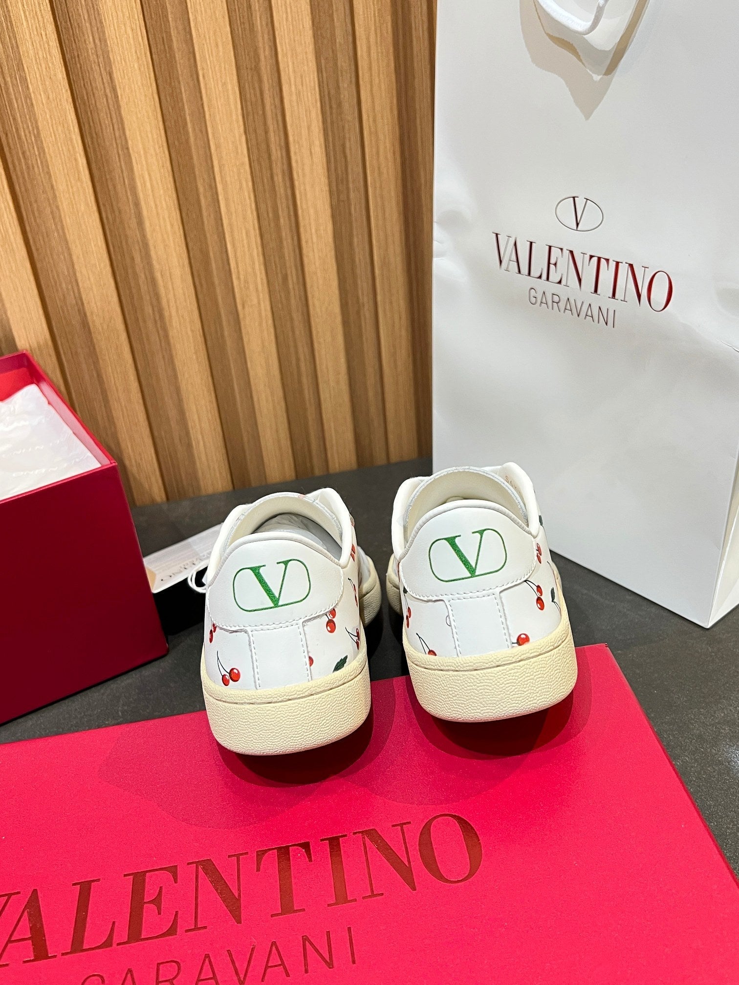 VT 25S Casual Sneakers White Red Cowhide 563091