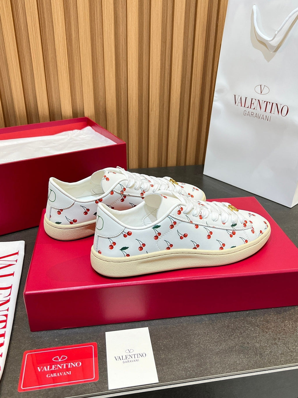 VT 25S Casual Sneakers White Red Cowhide 563091