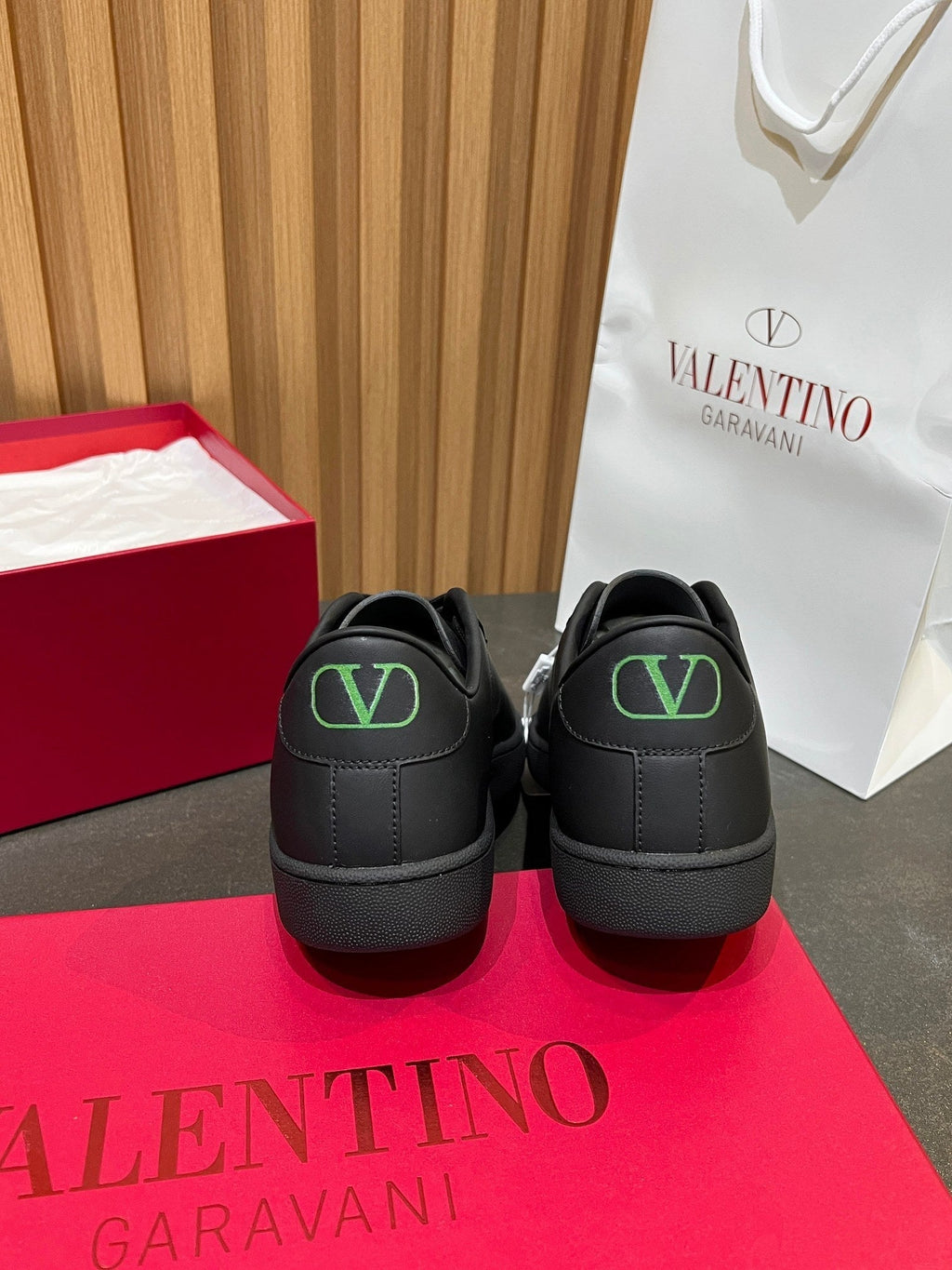 VT 25S Casual Sneakers Black Cowhide 563092